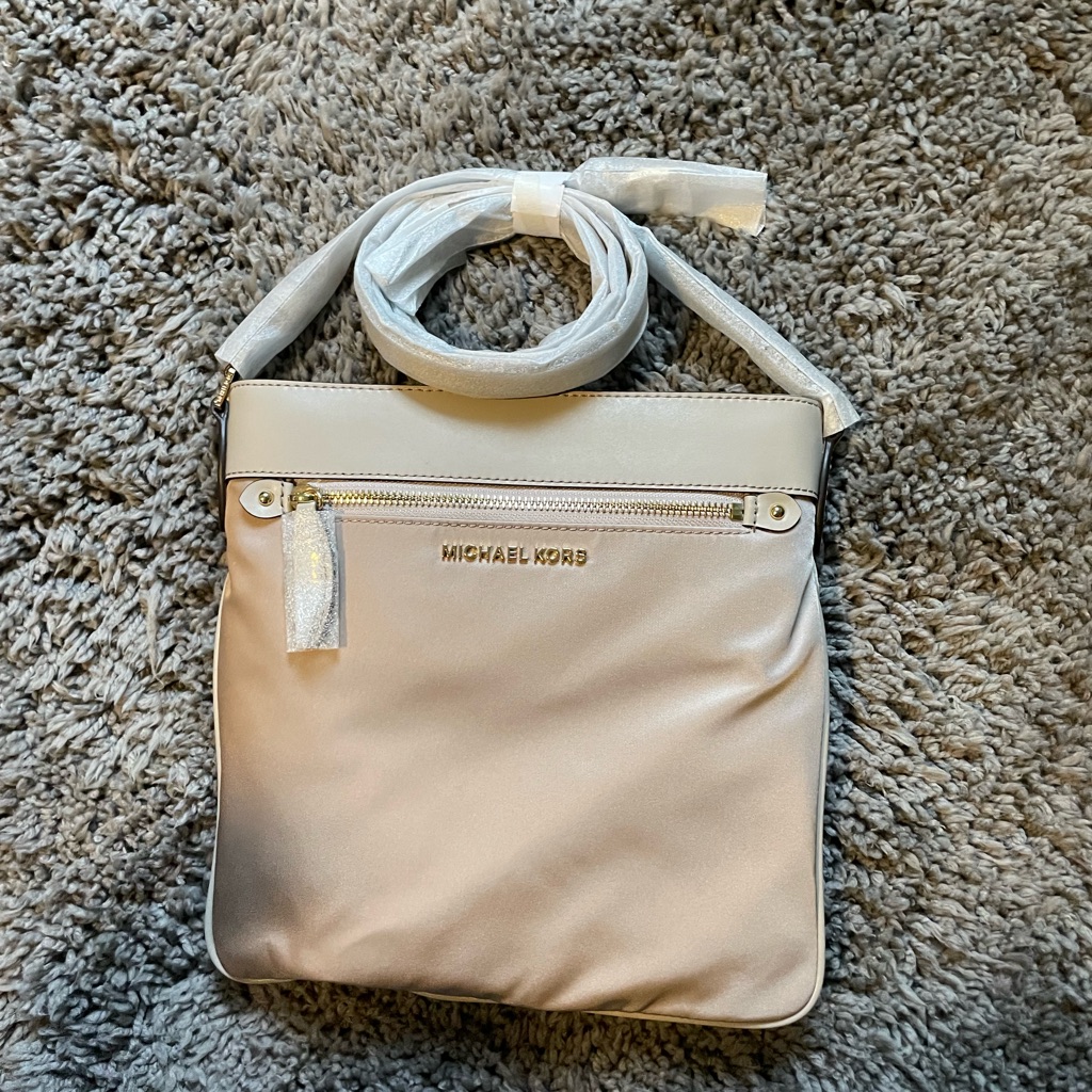 New With Tags Michael Kors Cream Cross Body Purse!